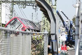 The scene of a truck collision on the Keikyu Line of the Keihin Electric Express Railway